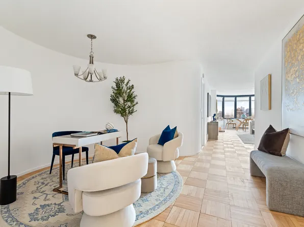 330 East 38th Street 27A image 3 of 6