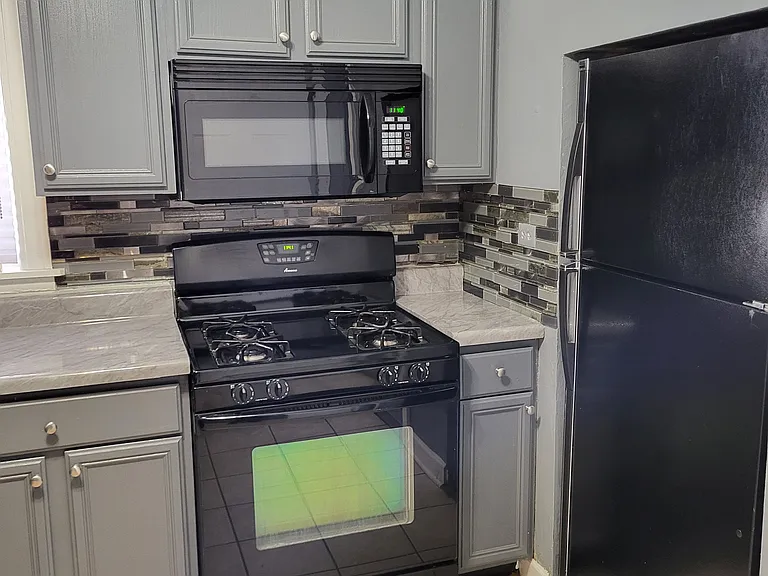 6427 S Langley Ave #2 — Photo 4