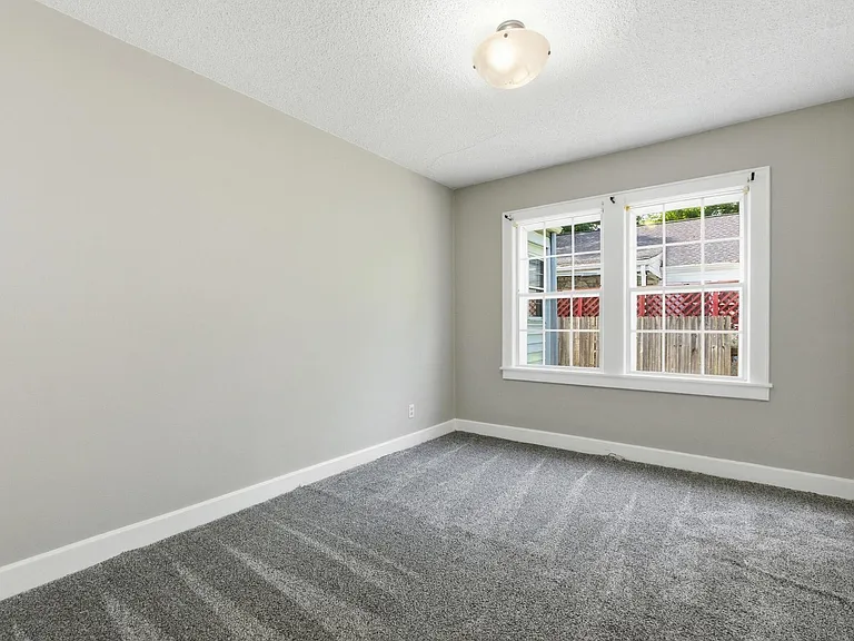 211 N Saint Marks Ave — Photo 11