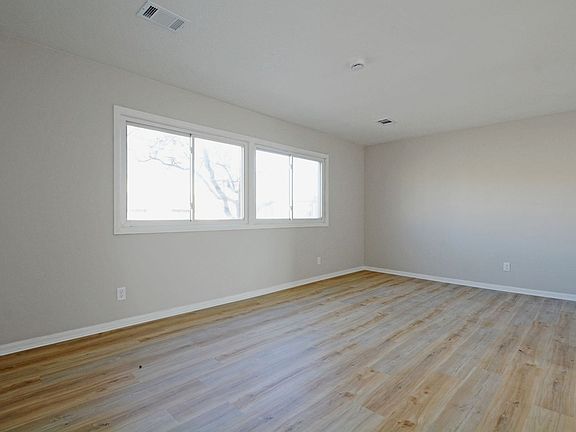 5th image of 2606 E Hennepin Ave #3