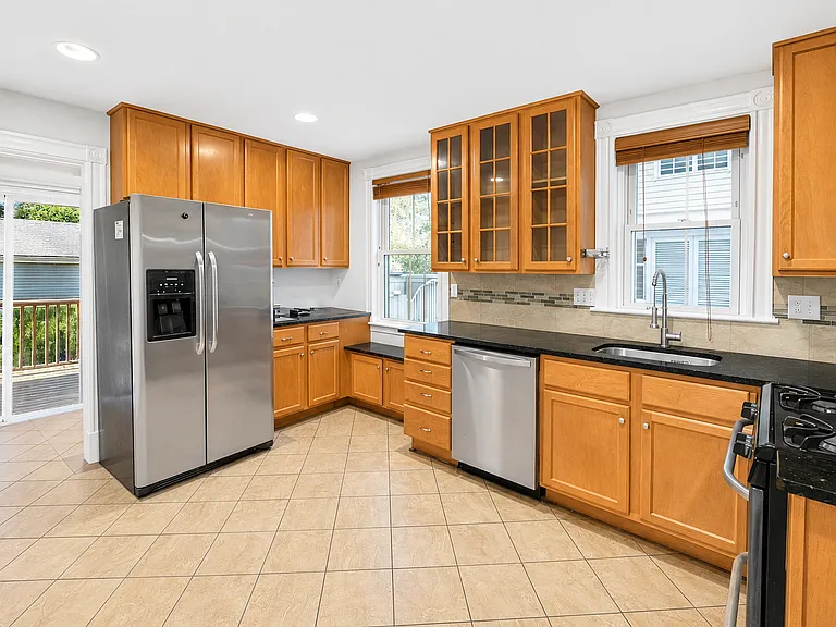 13 Weir St — Photo 3