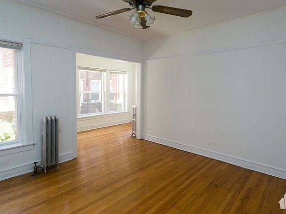 2nd image of 1454 W Argyle St #1
