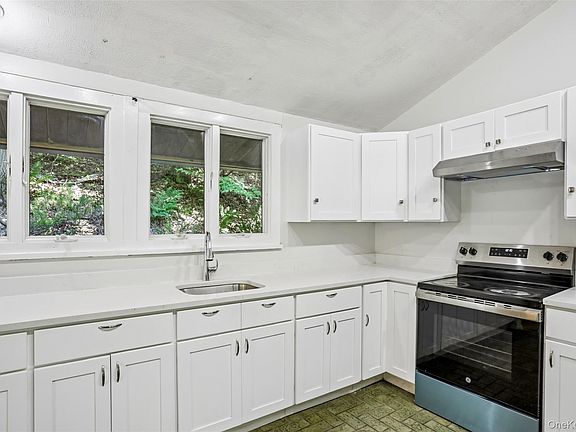 2nd image of 951 Haverstraw Road