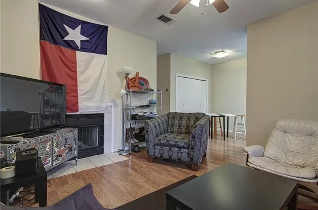 2 bed, 850 sqft, $1,500 — Photo 3