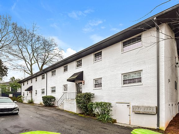 3rd image of 401 Clifton Rd NE #8