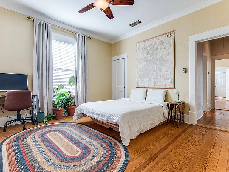 321 N Henderson Ave — Photo 16
