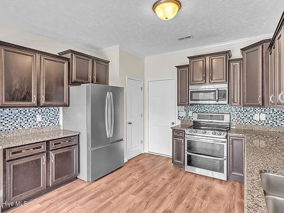 5th image of 205 Crockett Ridge Court E