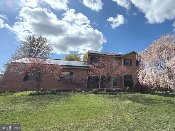 208 Montclair Ct, Hagerstown, MD 21742