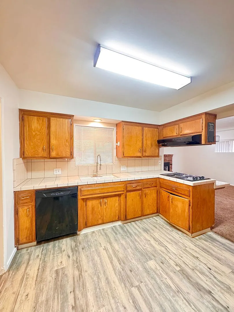 Building Photo - 208 Electra Ave