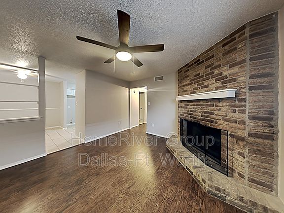 3rd image of 415 S Las Vegas Trl