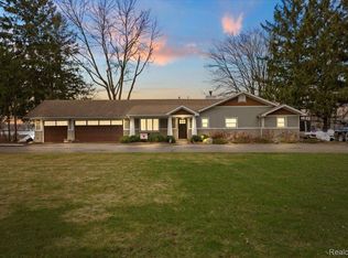 761 Hilltop Dr, White Lake, MI