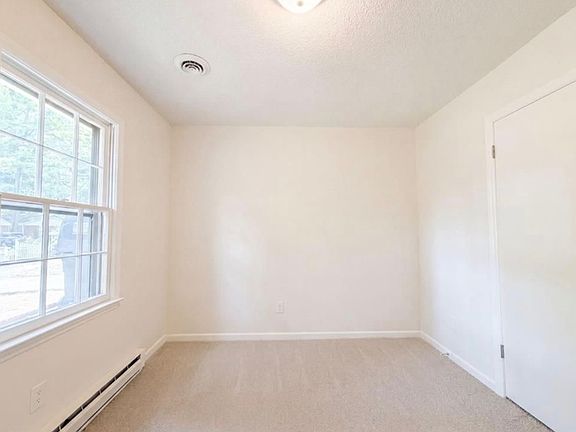 5th image of 4708 Chaucer Dr