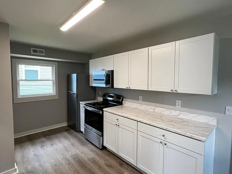 360 N 10th St — Photo 4