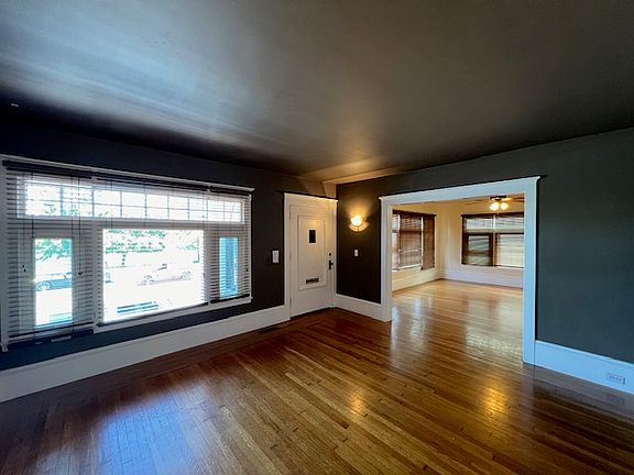 5th image of 2238 Lakeshore Ave #2