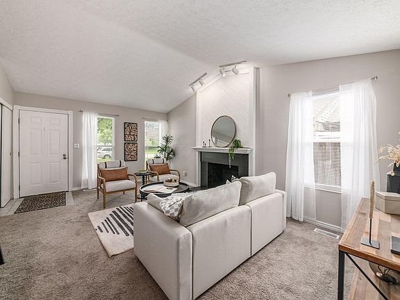 4th image of 2021 Summit Row Blvd