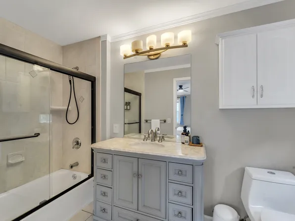 15 Legend Hills Drive image 25 of 28