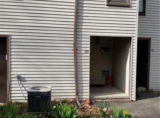 213 High Top Cir W, Hamden, CT 06514