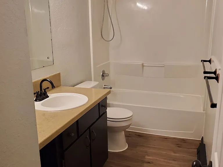 1004 E Joseph Ave — Photo 9