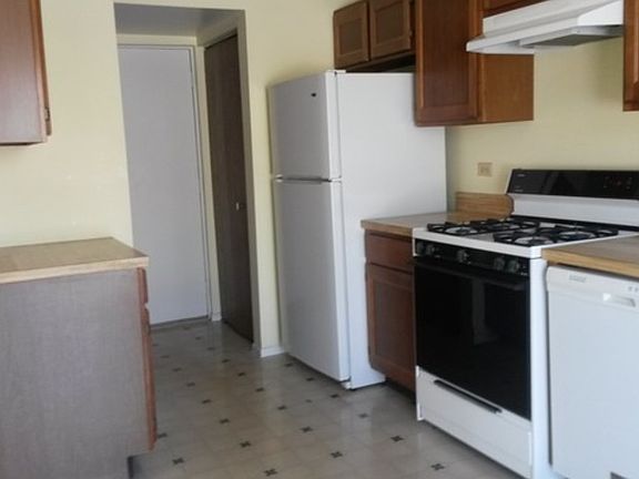 4th image of 2450 Brunswick Cir #6-C