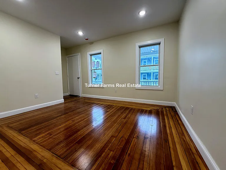 7 Lowell Cir #1R — Photo 12