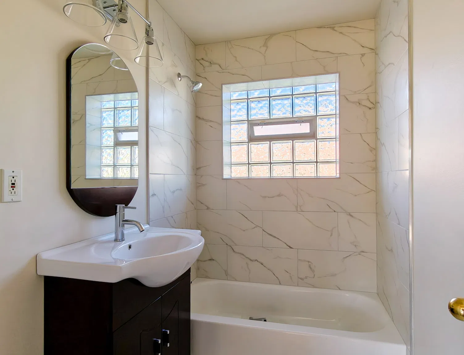 2 bed, 720 sqft, $1,800 — Photo 3