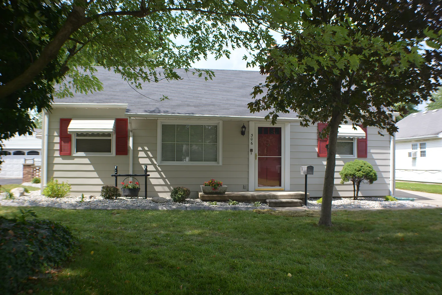 306 E Blvd photo 1