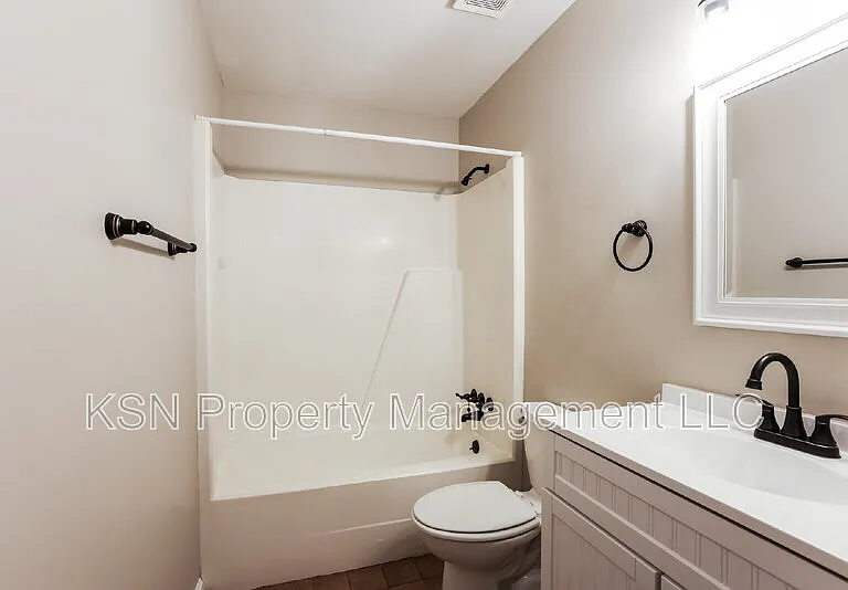 503 W Tietgen St — Photo 12