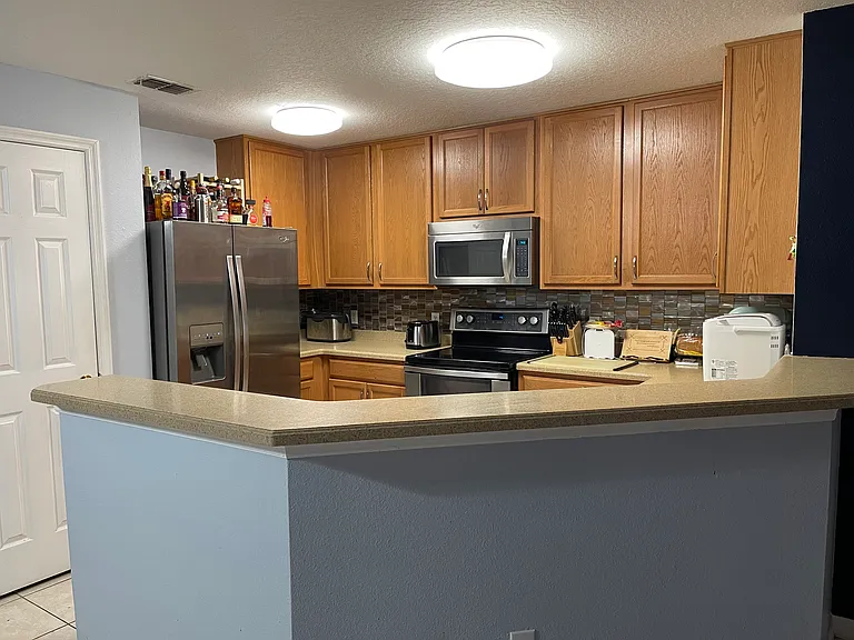 Kitchen area, including bar