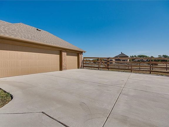 3 Car Garage!!!