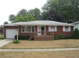 3 Eisenhower Dr, Lockport, NY 14094