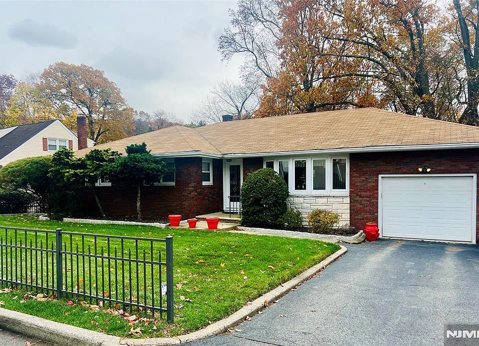 1st image of 93 Woodrow Ave