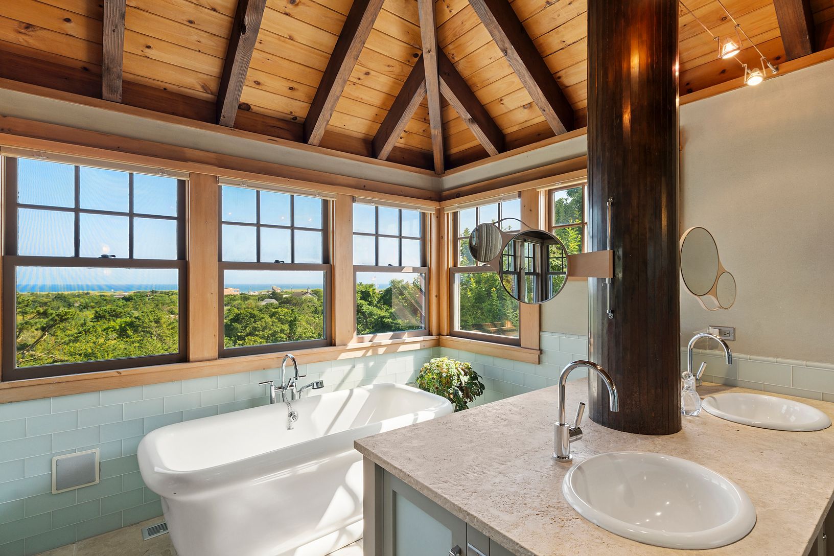  Bathe with an Ocean View