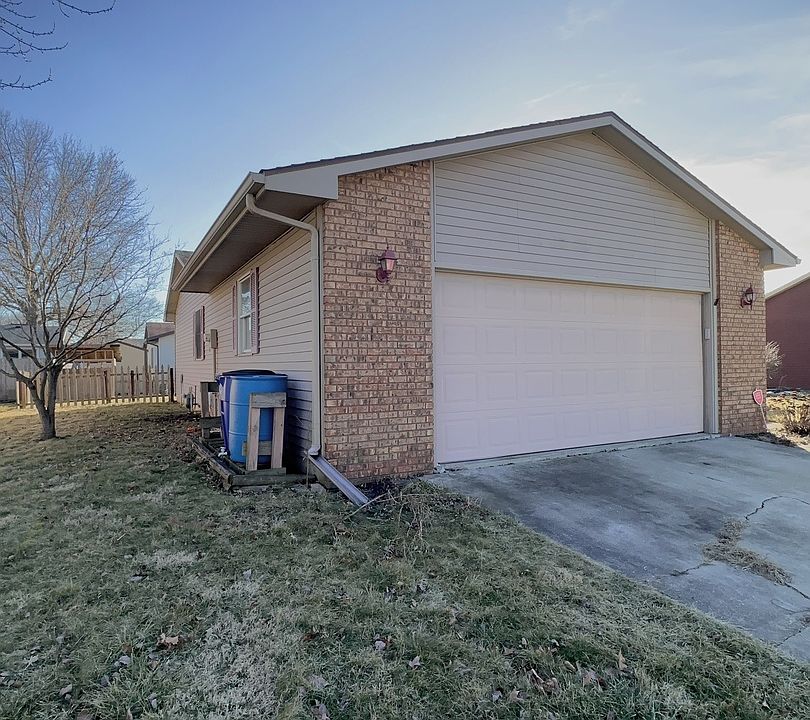 2nd image of 2605 Hathaway Dr