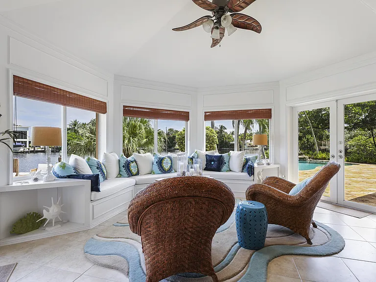 1925 Coral Gardens Dr — Photo 8