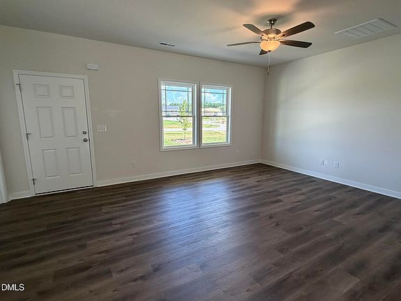 4th image of 542 Barbours Place Dr