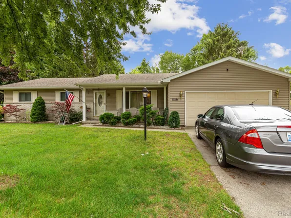 3257 S Shoreview Dr, Fort Gratiot, MI 48059