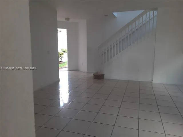 3760 NE 9th Ct — Photo 10