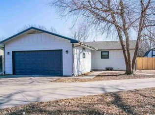 936 Cherry Hills Dr, Newton, KS 67114