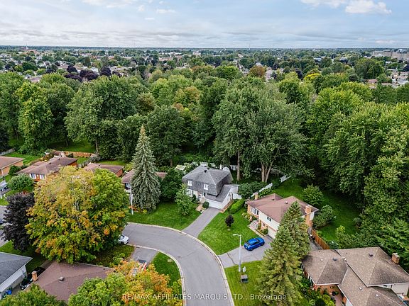3rd image of 645 Dundas Cres