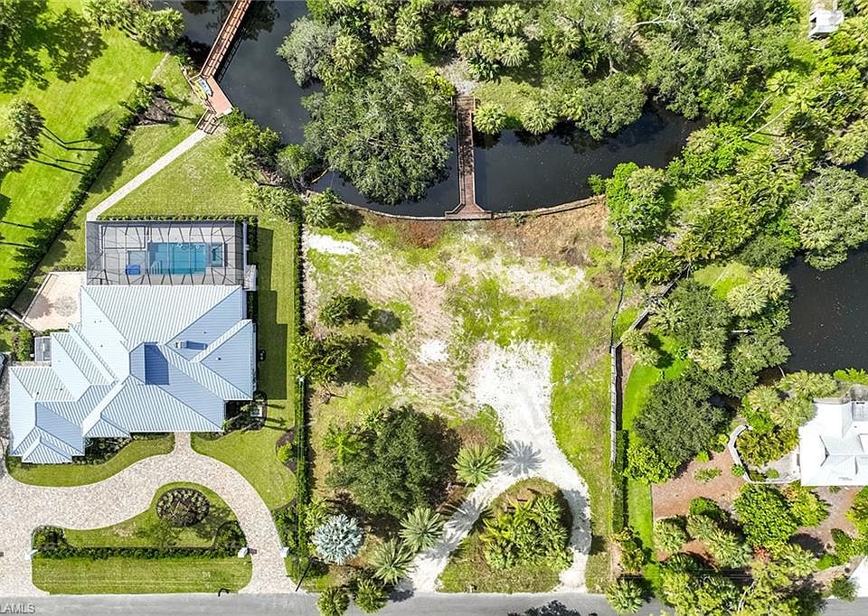 1st image of 182 Cocohatchee BLVD