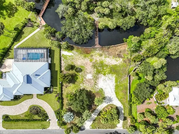 182 Cocohatchee BLVD, NAPLES, FL 34110