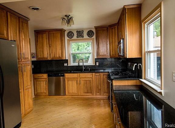5th image of 45942 Cumberland St