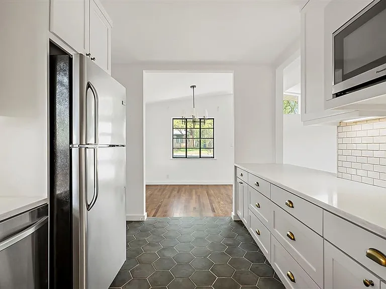 1207 Ridgemont Dr — Photo 8