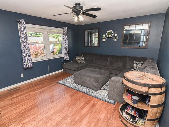 4th image of 335 Center Park Dr