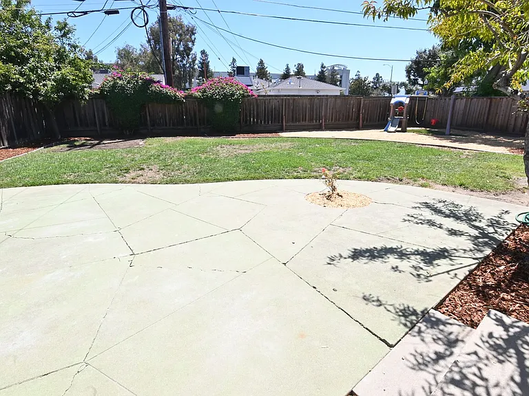 2466 Beechwood Ave — Photo 23