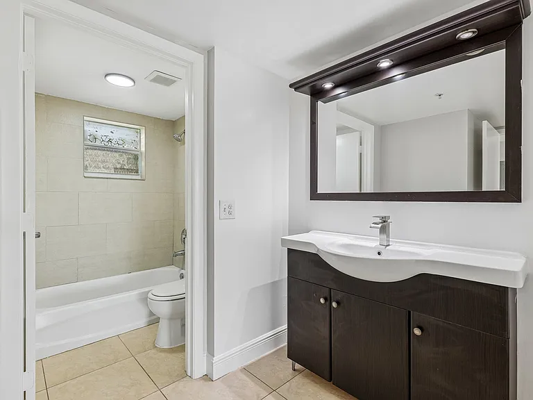 The Oaks Condominium — Photo 19