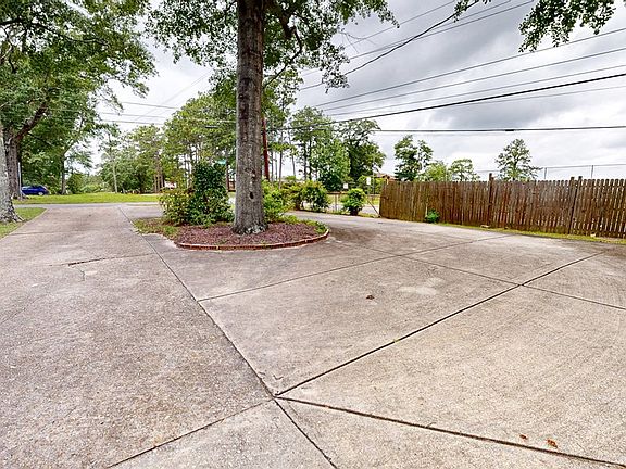 3rd image of 1001 Fairlane Dr