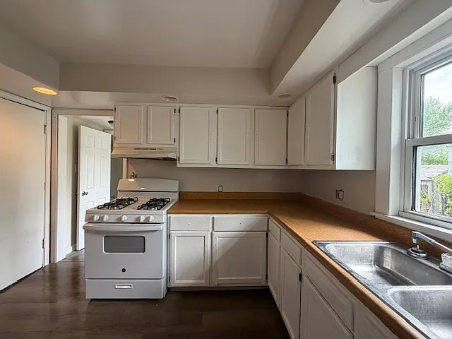208 S Bendix Dr — Photo 5
