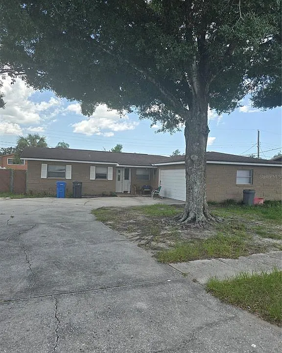 1218 Lorie Cir