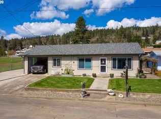 719 E 3rd Ave, Sutherlin, OR 97479